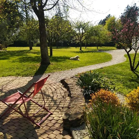 La Charmeraie Adorable Chaumiere Dans Un Ecrin De Verdure